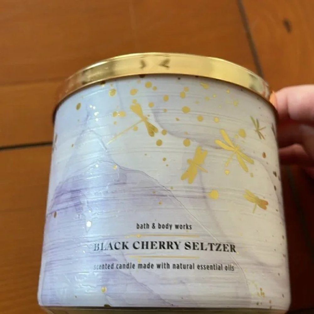 🆕 Bath & Body Work Black Cherry Seltzer 3 Wick Candle ⭐️ - Picture 2 of 4